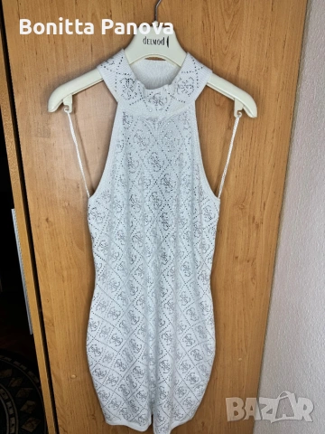 Рокля с камъни на Guess