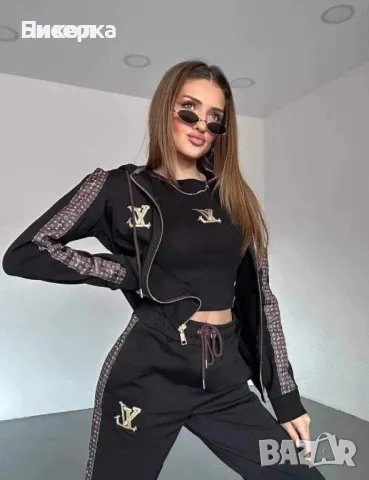 Дамски спортен екип от три части с тениска , снимка 2 - Спортни екипи - 53970439