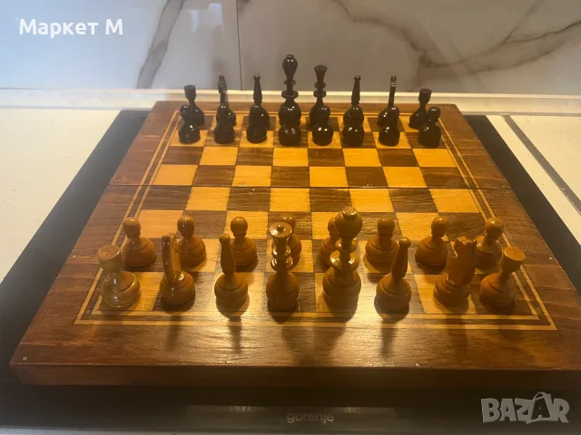 Голям ах с дървени фигури