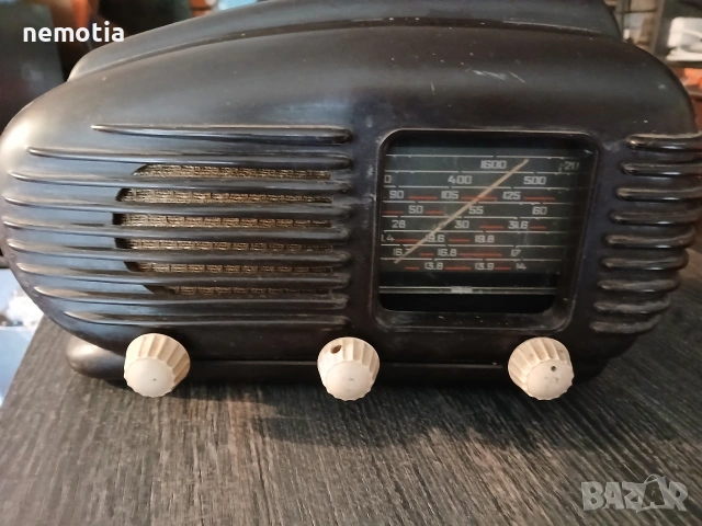 Радио Tesla бакелитена, снимка 5 - Антикварни и старинни предмети - 54186860