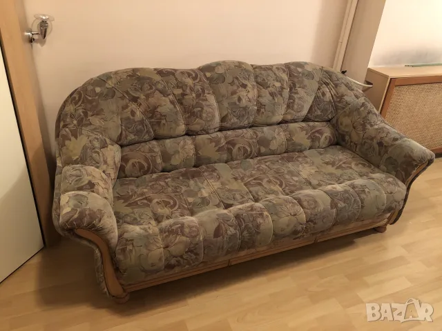 Триместен текстилен диван с функция за сън