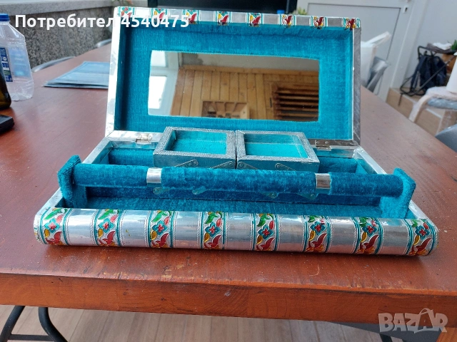 Кутия за бижутерия, снимка 2 - Колиета, медальони, синджири - 54568797
