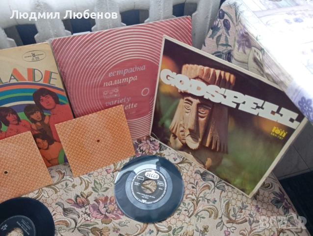 Малък преносим грамофон Unitra с подарък плочи, снимка 3 - Грамофони - 55163658