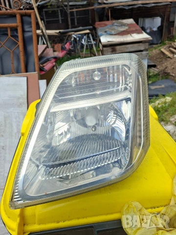 Фар за Ситроен C2 продавам 