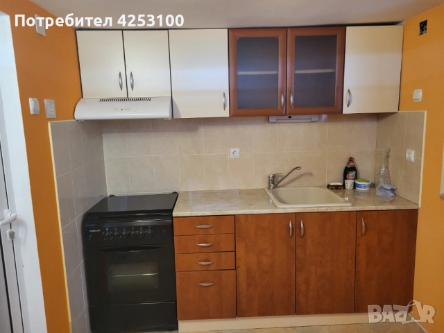 Продавам кухненски шкафове и печка комбинирана