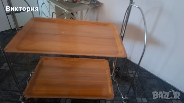 Сервизна сгъваема маса на колела . 50€