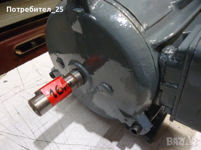 Трифазен ел.мотор 150W - 940 об/мин., снимка 2 - Електродвигатели - 54888600