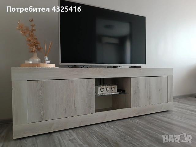 Продавам ТВ шкаф ( цвят бял бор), снимка 2 - Шкафове - 55212401
