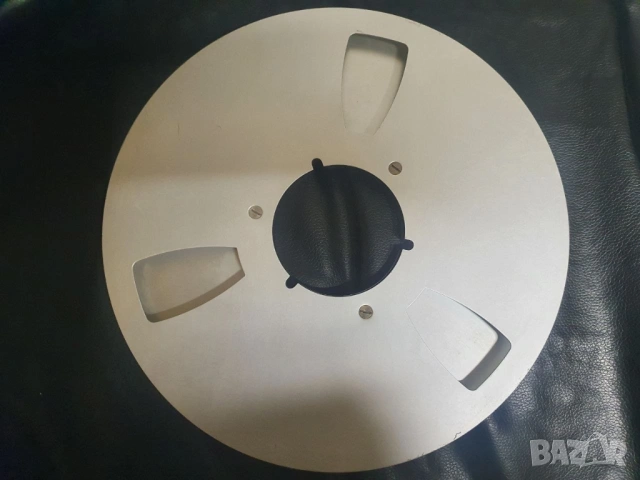 Един брой алуминиева ролка. В добро състояние. Само ролка, без лента и кутия., снимка 2 - Декове - 54073637