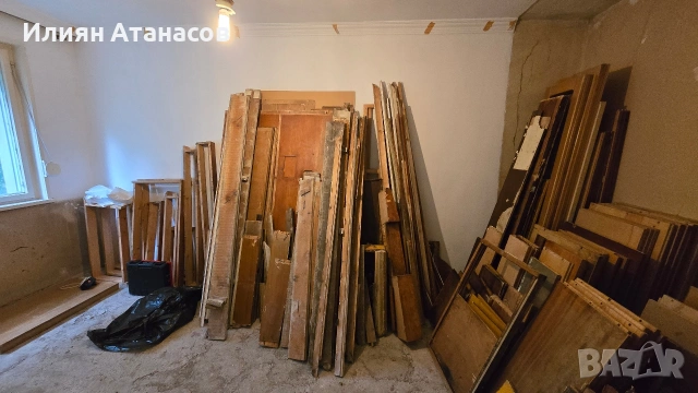 Подарявам дървен материал от разглобени мебели, врати и ламперии.