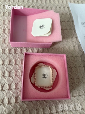 Продавам чисто нов аксесоар Swarovski за Apple watch, снимка 4 - Резервни части за телефони - 54388529