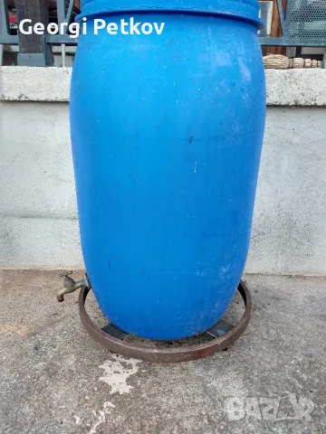 стойката носи 500л.варел.