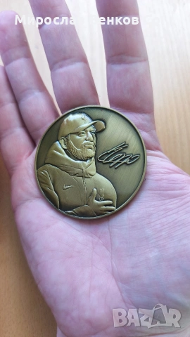 Официален лимитиран медальон Ливърпул – Ерата „Юрген Клоп“ (2015-2024), снимка 4 - Фен артикули - 55000591
