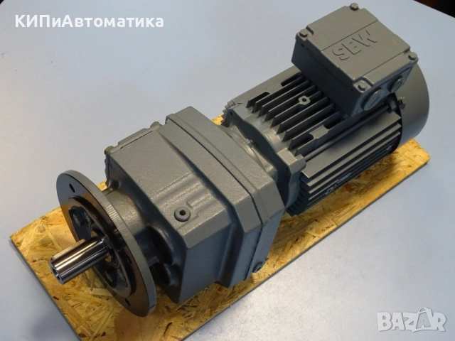 мотор редуктор SEW-EURODRIVE RF37DT80N4 Helical Gear Box Motor 0.75kW, снимка 8 - Резервни части за машини - 54580071
