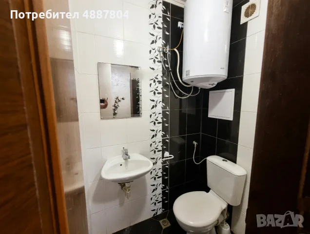 Продава се просторен тристаен апартамент в кв. Зорница, Бургас, снимка 8 - Апартаменти - 55359362