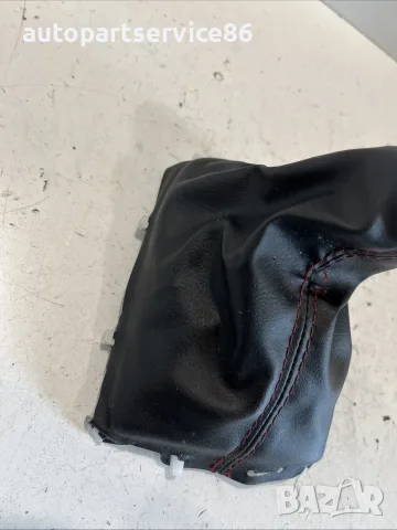 Централна кожена лайсна около скоростен лост за Mazda 3 2.2D (2015) T86386T OEM, снимка 3 - Части - 55568998