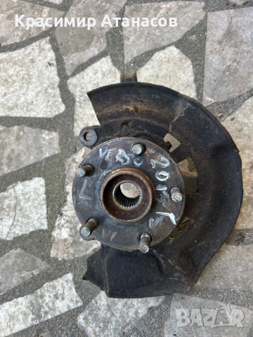 Шенкел главина преден ляв за Тойота версо. 2009-2018г