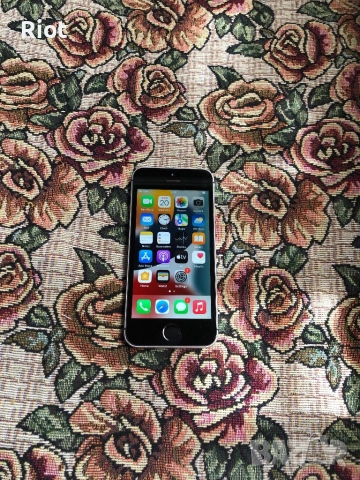 Продавам iPhone SE 2016