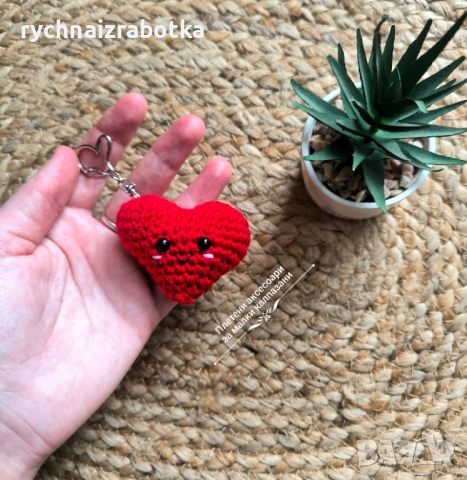 Плетен ключодържател Червено сърце, снимка 2 - Романтични подаръци - 54077418