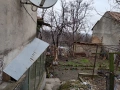Продава се къща с гараж, снимка 2