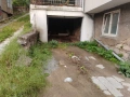 Отдава се под наем за ДВЕ КОЛИ ГАРАЖ  и ПАРКОМЯСТО, снимка 3