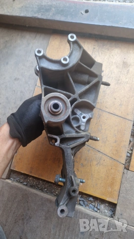 конзола двигател 038903143AE VW/AUDI 1.9TDI 038 903 143 AE, снимка 2 - Части - 55089748
