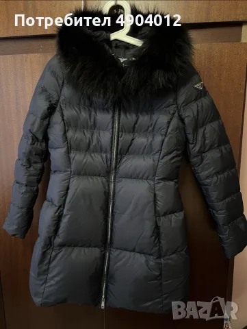 Дълго яке Prada.