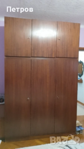 Трикрилен гардероб с надстройка - мат