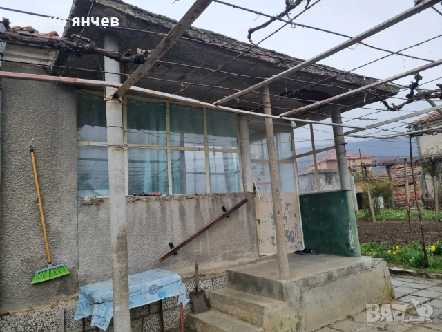 Продавам едноетажна къща в с. Карагеоргиево, снимка 12 - Къщи - 53992289