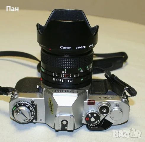 Фотоапарат с лента Canon AV-1 с обектив Canon FD 28mm F2.8