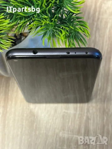 Продавам Honor View 20 (PCT-L29) – 6GB RAM / 128GB – Отлично състояние, снимка 4 - Huawei - 55547271