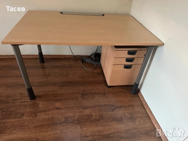 Продавам професионални офис бюра Kinnarps, снимка 2 - Бюра - 54597280