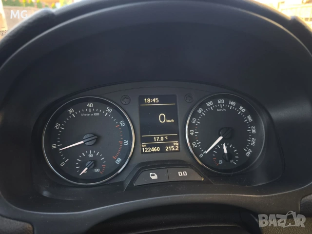 Продавам Skoda Fabia Skout 1.2 tsi , снимка 10 - Автомобили и джипове - 50186422