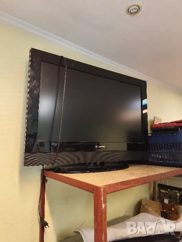 LCD 32" телевизор