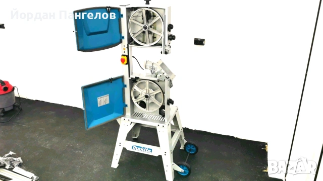 Ленторез Банциг за дърво Makita LB1200F, 900 W, 305 мм, снимка 3 - Други машини и части - 55159924