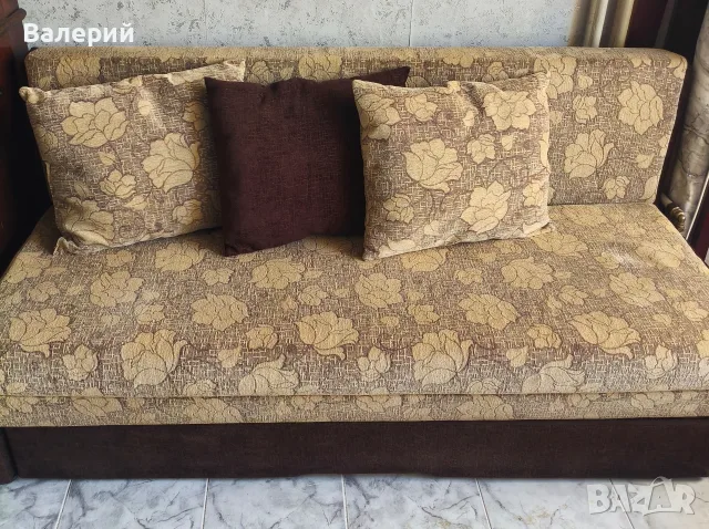 Продавам запазен диван спалня 