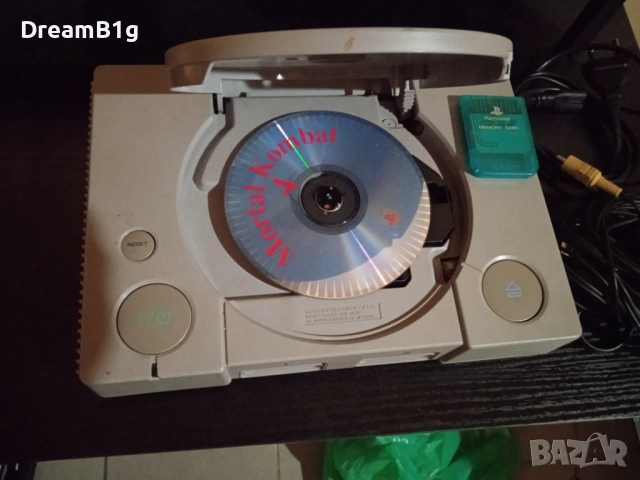 PlayStation 1 SCPH-7502 с чип за пиратски игри + 2 джойстика + Memory Card, снимка 4 - PlayStation конзоли - 54490766