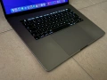 15.4' Core i7 Apple MacBook Pro Late 2016 SG TouchBar 16GB RAM/512GB SSD/Radeon Pro 460 4GB/Бат 6ч, снимка 6