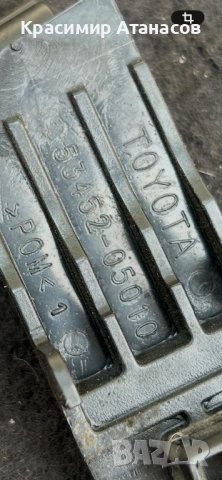 53452-05010. Щипка държач щека преден капак за Тойота Авенсис T27. Седан комби 2009-2019г, снимка 4 - Аксесоари и консумативи - 54546754