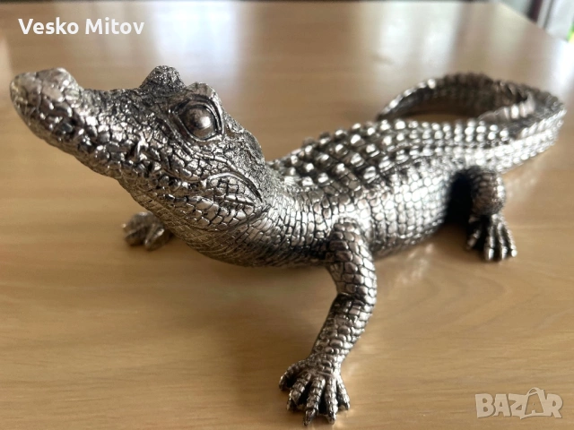 Декоративна метална фигура на алигатор