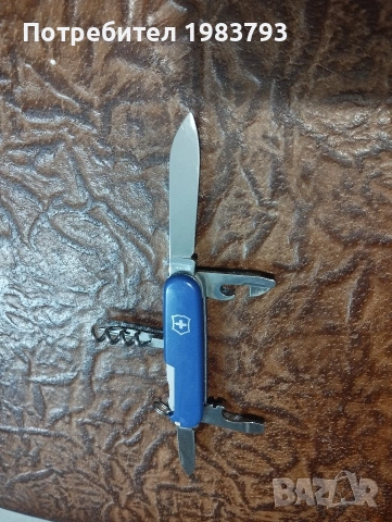 Интересен модел Victorinox Swiss., снимка 2 - Ножове - 54682158