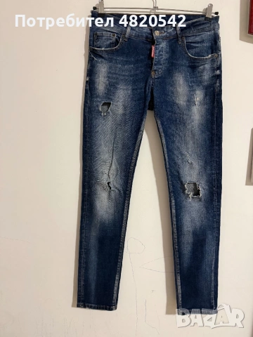 Дънки на марката DSQUARED