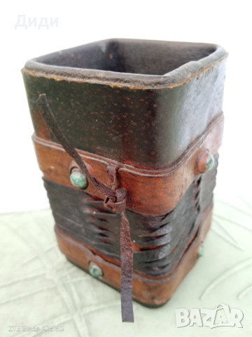 Кожена чаша,сувенир от Малта.За бюро,за прибори за писане.