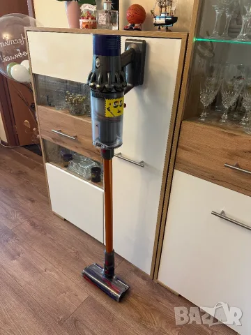 Прахосмукачка Dyson v10 cyclone, снимка 2 - Прахосмукачки - 55396034