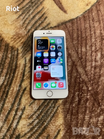 Продавам iPhone 7