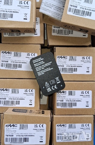 FAAC дистанционни- Made in Ireland, XTO2 SLH-DS, 2-канала, 868 MHz за гаражни врати и бариери., снимка 7 - Други - 54582802