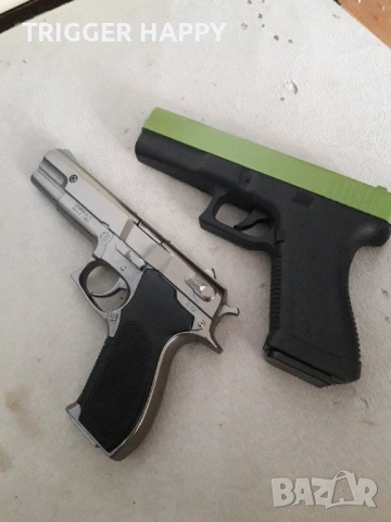 2 пистолета на цената на един ! Airsoft Glock + Метален пистолет с капси.