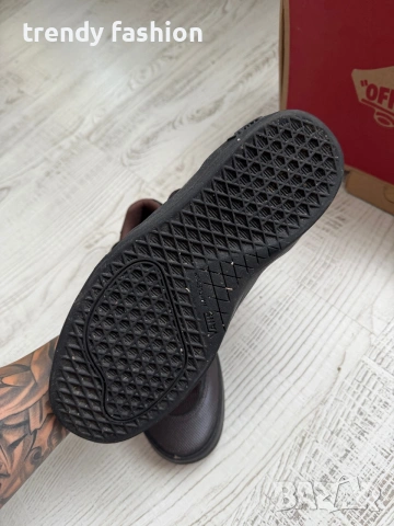 Vans обувки, снимка 5 - Спортни обувки - 55000580