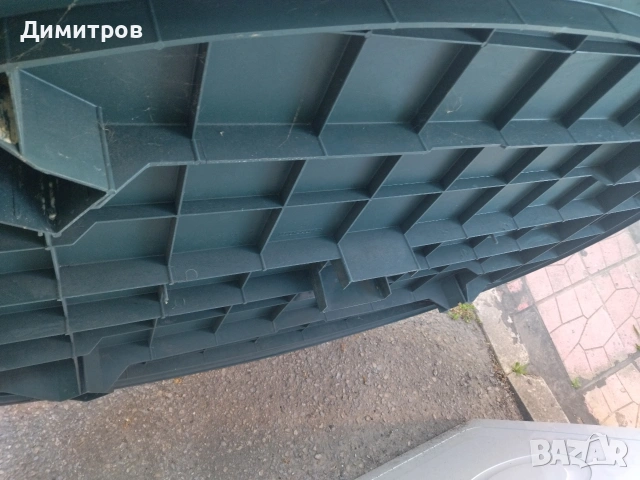 Пластмасова маса с червеи стола, снимка 2 - Градински мебели, декорация  - 54546934