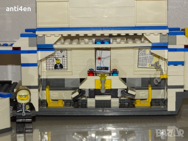 LEGO City 7743 – Полицейски мобилен команден център , снимка 8 - Конструктори - 55181883
